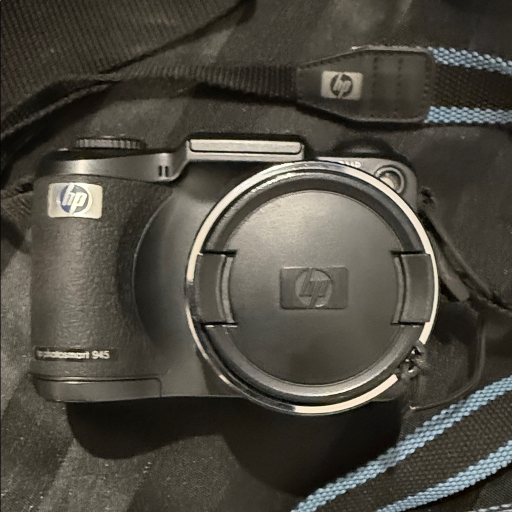 HP Black Digital Camera with Optex Blue Bag - Picture 4 of 12